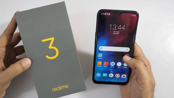 Realme 3 with Big Battery and Gradient Design